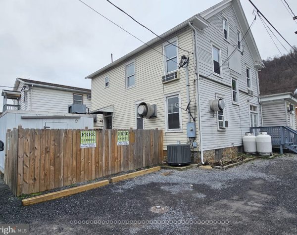 174 N Washinngton 3
