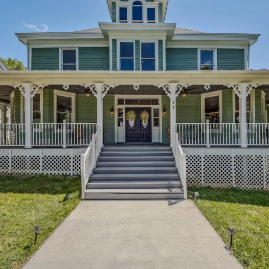The Grand Castalian Inn Bed & Breakfast